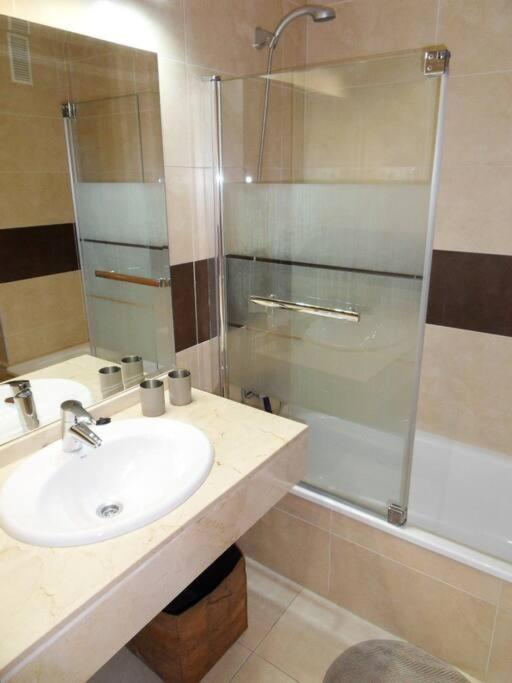 Modern 1 Bedroom Apartment, In Ла-Кала-де-Михас Экстерьер фото
