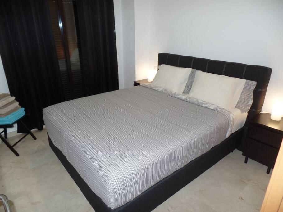 Modern 1 Bedroom Apartment, In Ла-Кала-де-Михас Экстерьер фото