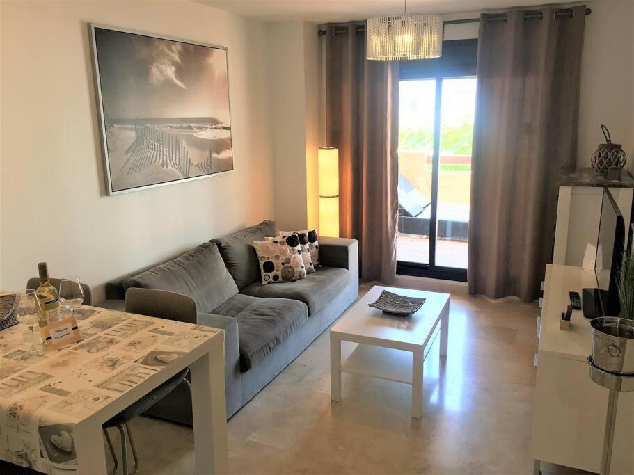 Modern 1 Bedroom Apartment, In Ла-Кала-де-Михас Экстерьер фото