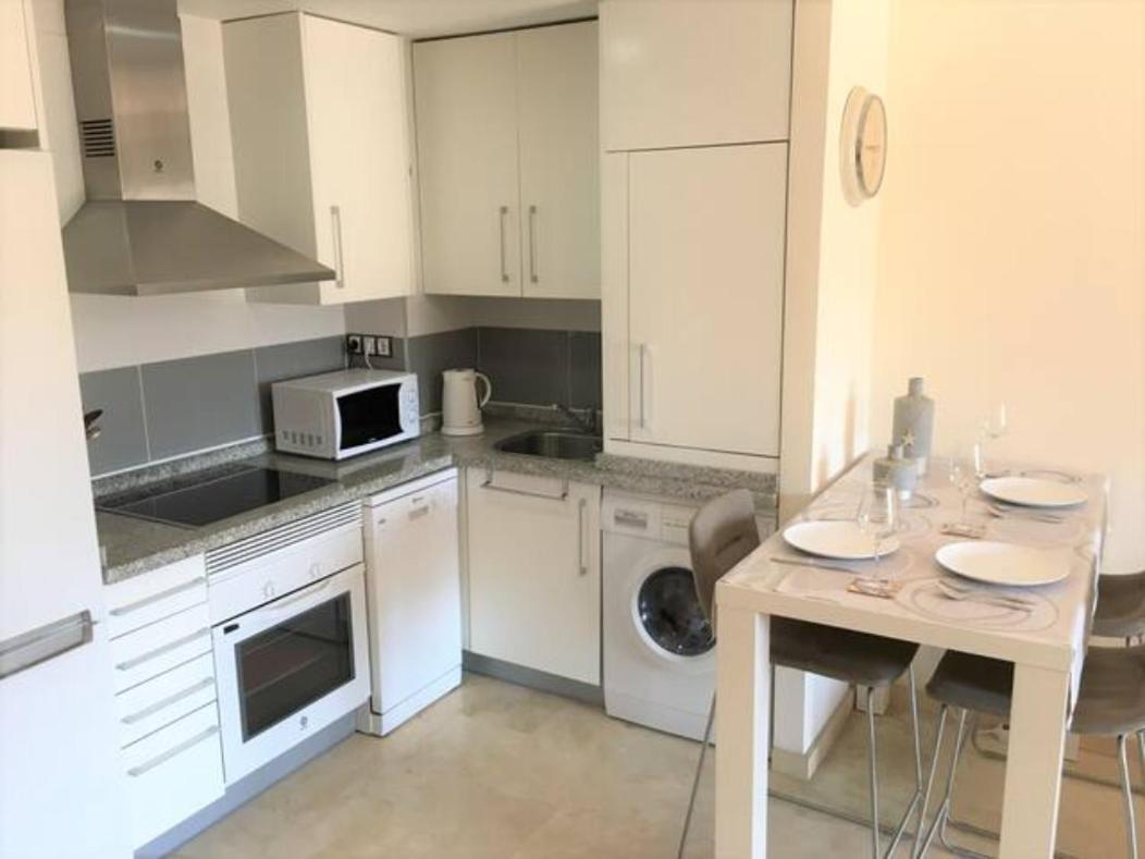 Modern 1 Bedroom Apartment, In Ла-Кала-де-Михас Экстерьер фото